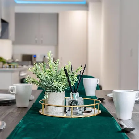Modern City Centre Apartment With Smart Technology Manchester Exterior photo