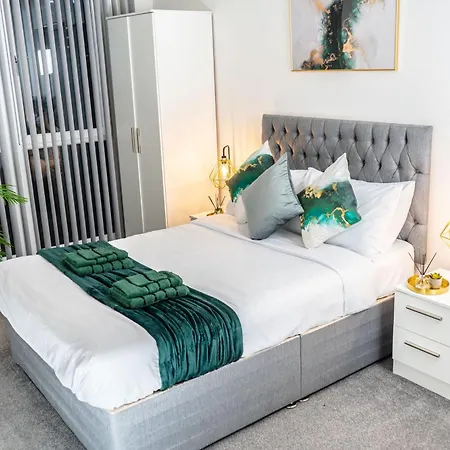 Modern City Centre Apartment With Smart Technology Manchester Exterior photo