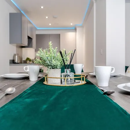 Modern City Centre Apartment With Smart Technology Manchester Exterior photo
